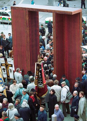 Einweihung des zentralen bayerischen Vertriebenendenkmals in der Innenstadt von Nürnberg, 25. November 1999