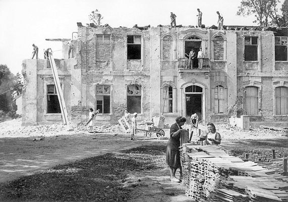 Abtragung des Gutshauses in Markendorf, Frankfurt/Oder, 17. Juli 1950