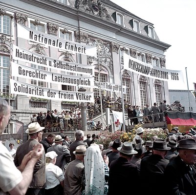 Kundgebung des Bundes der Vertriebenen in Bonn, Mai 1966.